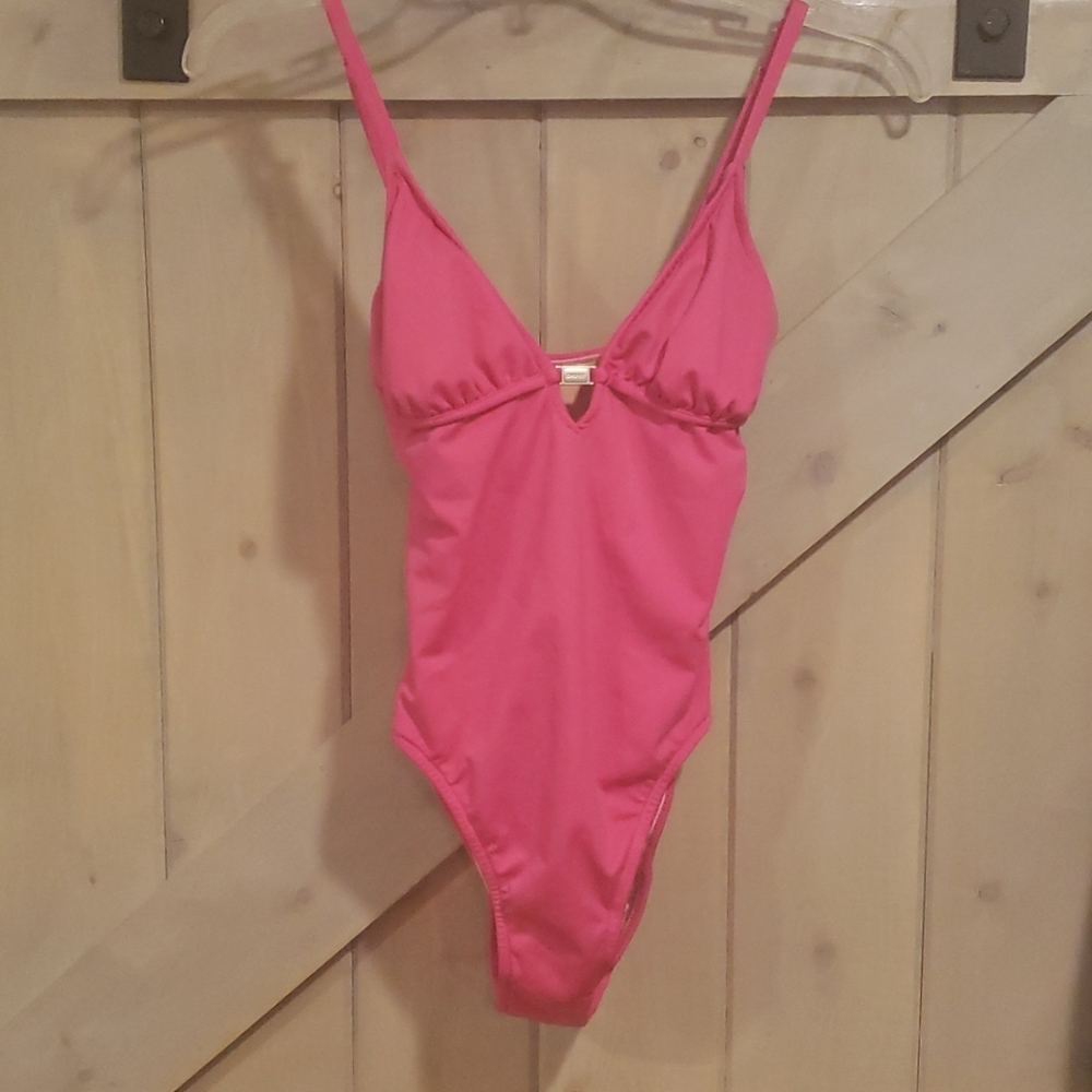 BWNT Headed to a Warmer Climate? DKNY SWIM Magenta Pink Bathing Suit